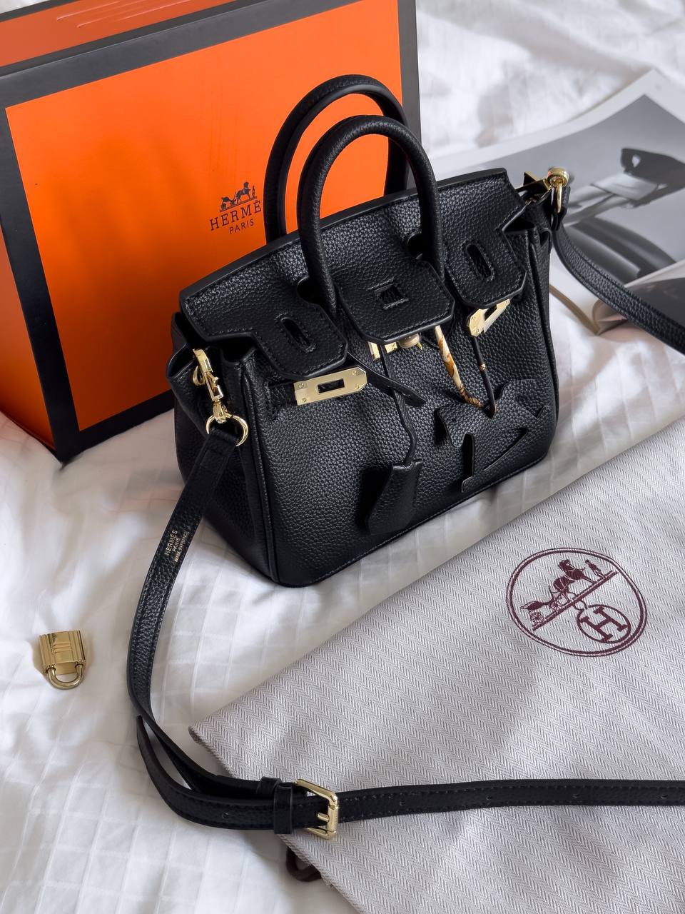 Hermès Birkin 20 Bag in Black Leather - 4