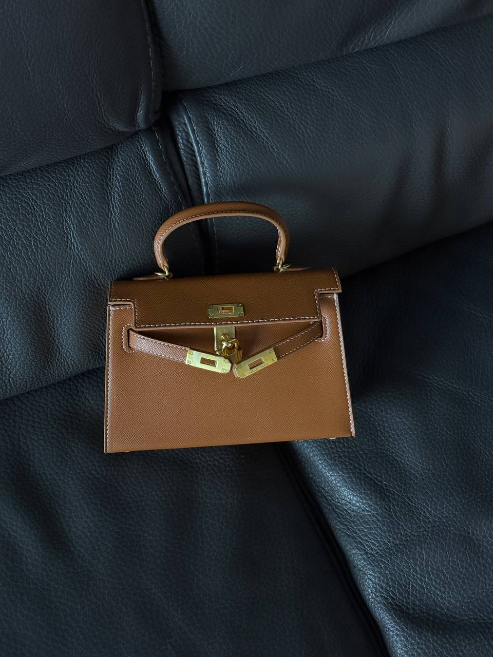 Hermès Kelly 20 Mini Bag in Gold Epsom Leather - 6