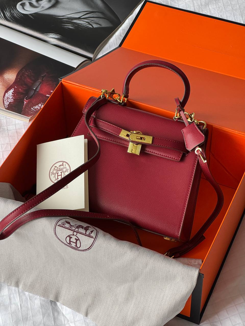 Hermès Kelly 25 Sellier Epsom Leather Bag in Rouge H (Bordeaux/Burgundy) - 2