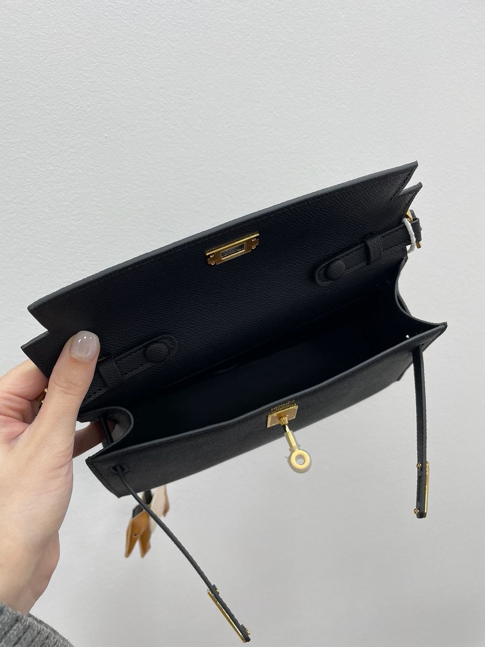 Hermes Kelly Pochette Black/Gold - 14