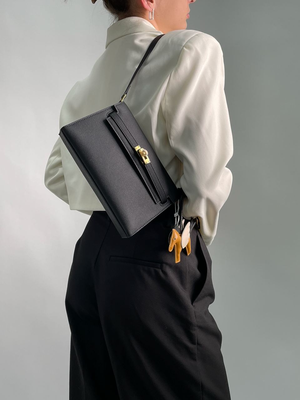 Hermes Kelly Pochette Black/Gold - 4