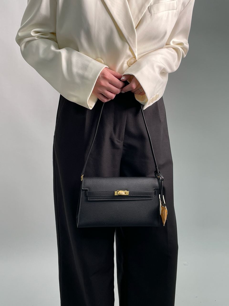 Hermes Kelly Pochette Black/Gold - 5