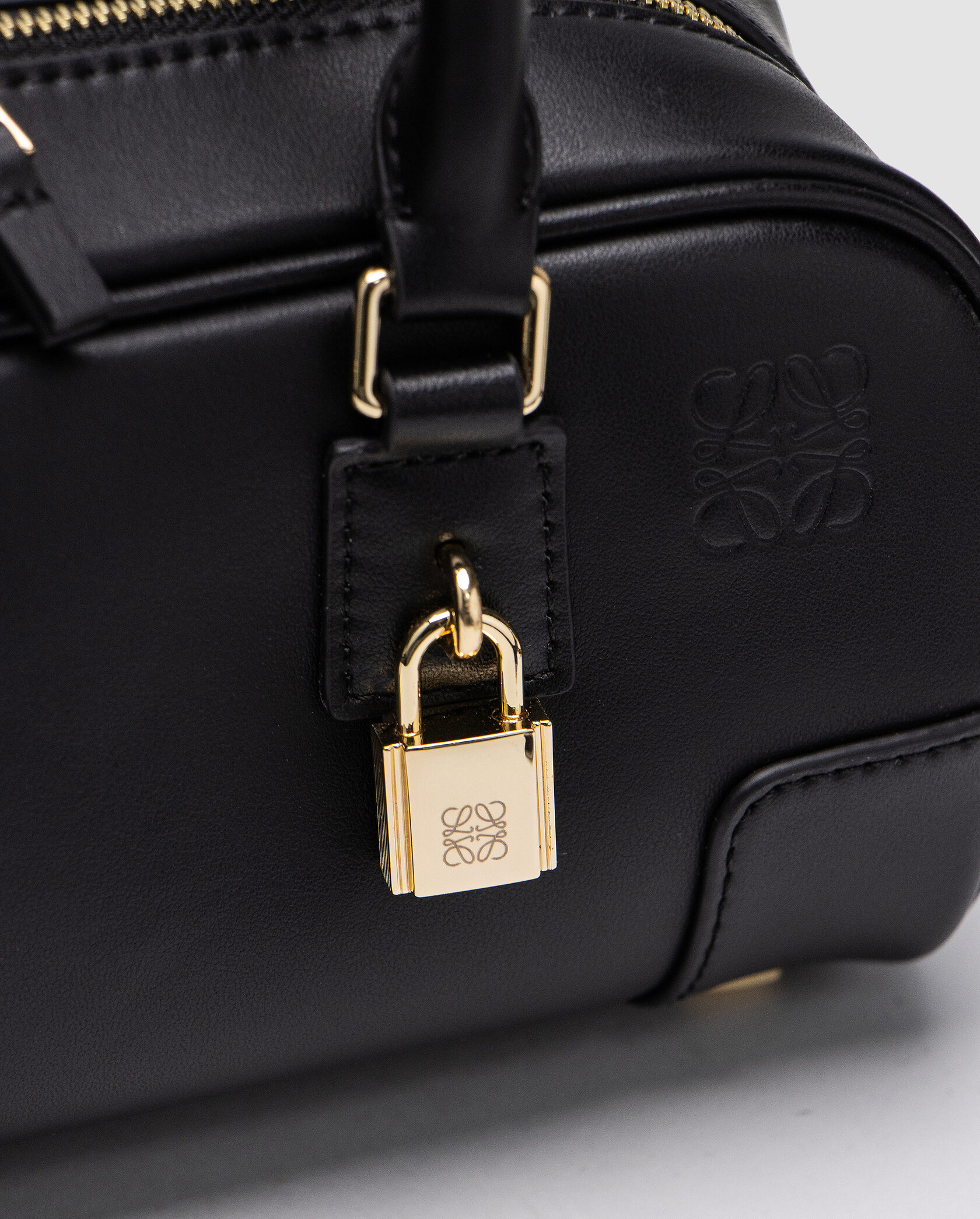 Loewe Amazona 23 Cropped Bag in Nappa Calfskin Black - 4