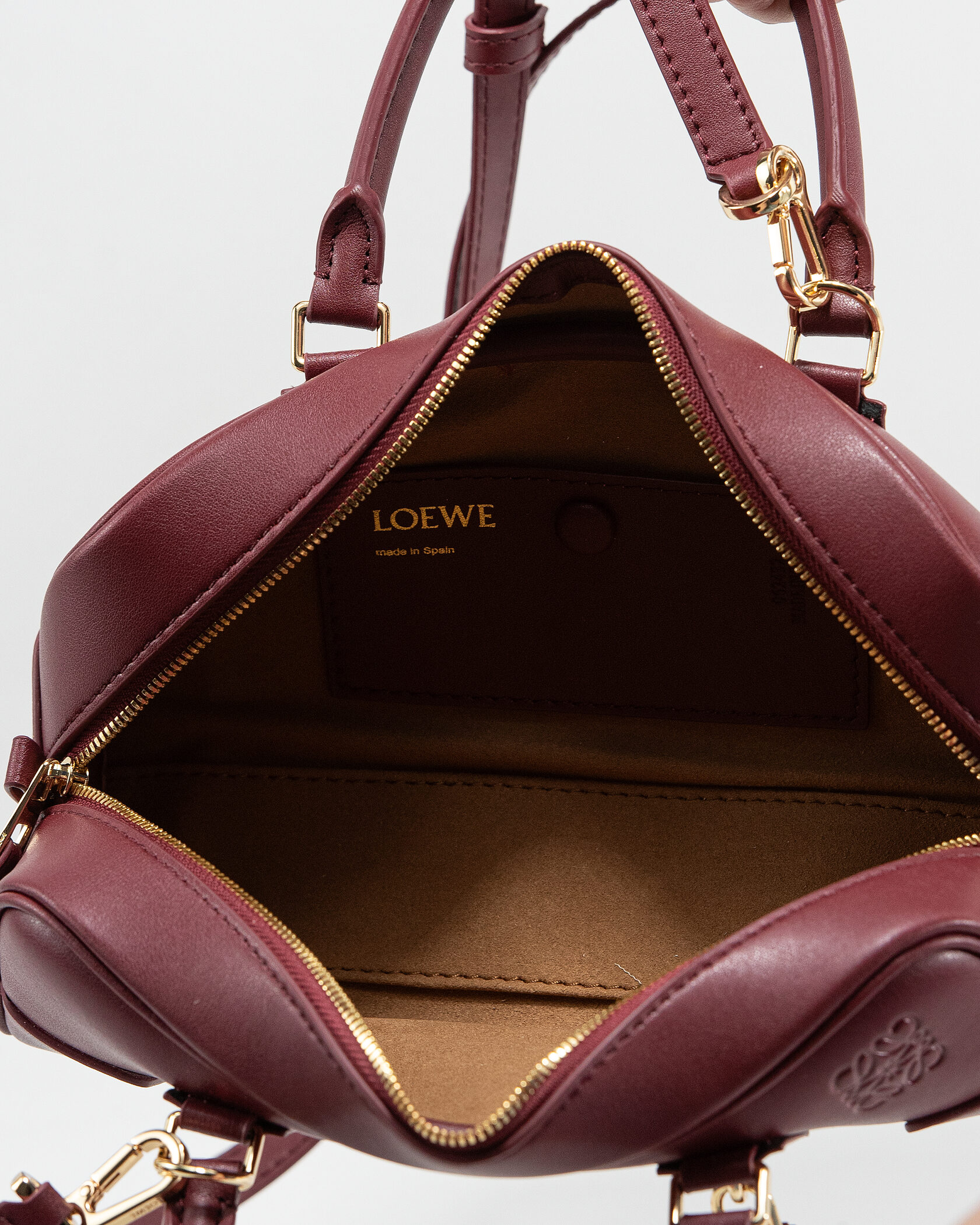 Loewe Amazona 23 Cropped Bag in Nappa Calfskin Burgundy - 13
