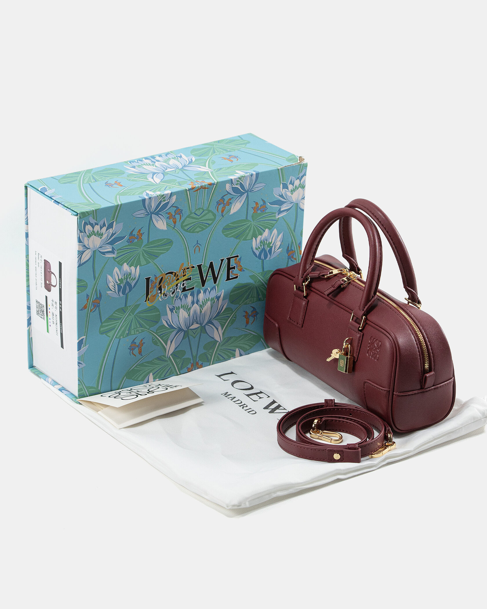 Loewe Amazona 23 Cropped Bag in Nappa Calfskin Burgundy - 2