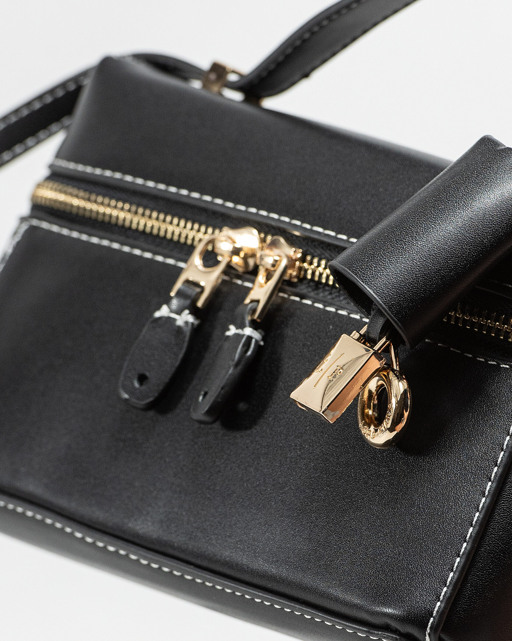 Loro Piana Extra Pocket in Smooth Leather Black - 9