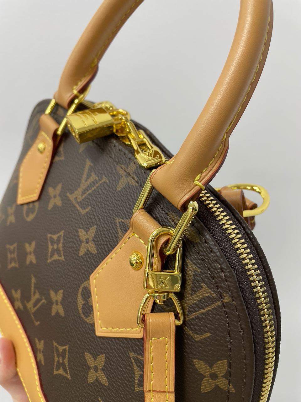 Louis Vuitton Alma Monogram Canvas - 9