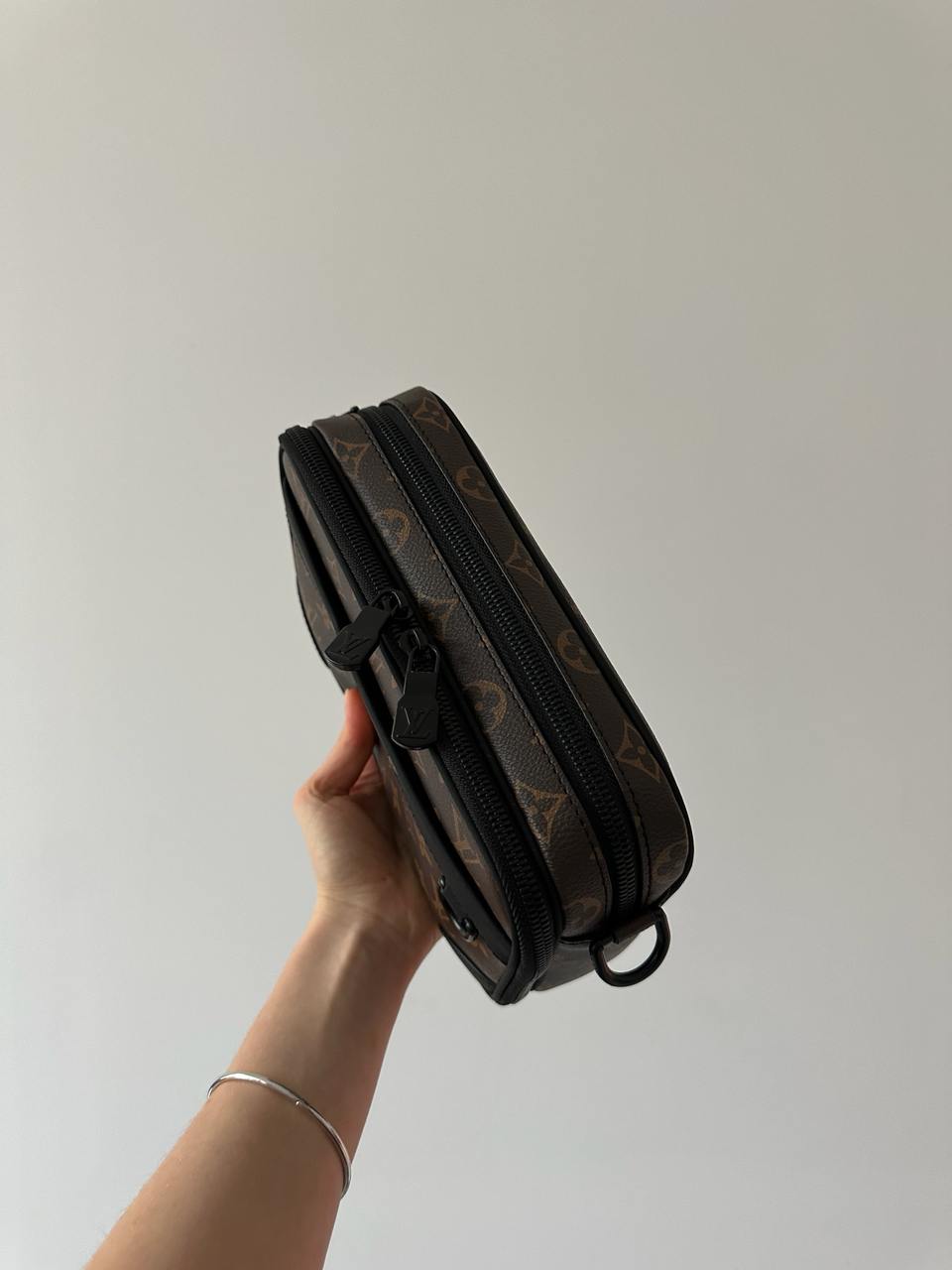 Louis Vuitton Alpha Wearable Wallet Brown/Black - 11