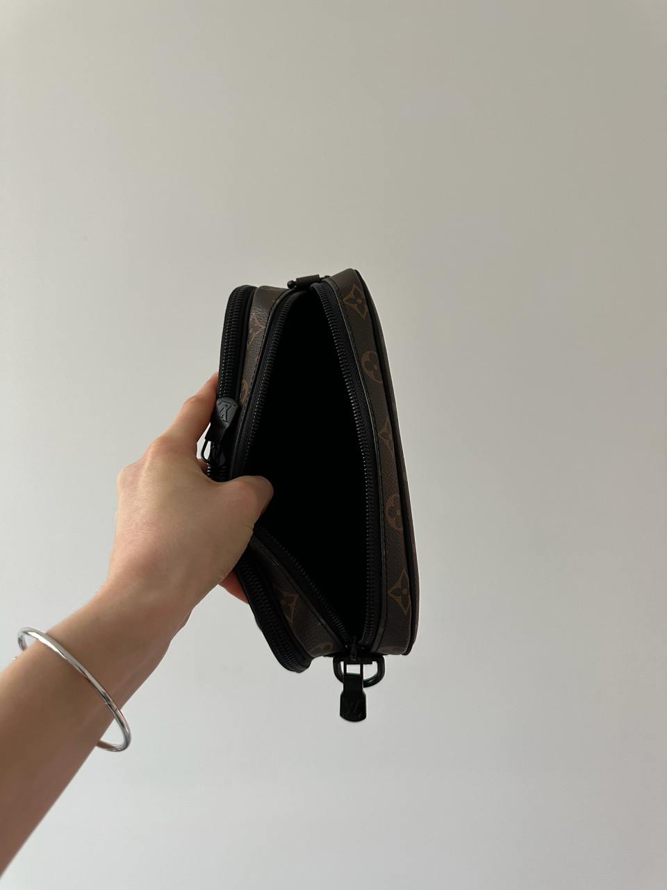 Louis Vuitton Alpha Wearable Wallet Brown/Black - 13