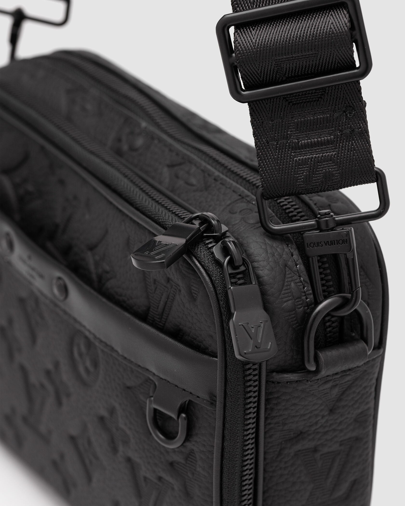 Louis Vuitton Alpha Wearable Wallet Total Black - 8