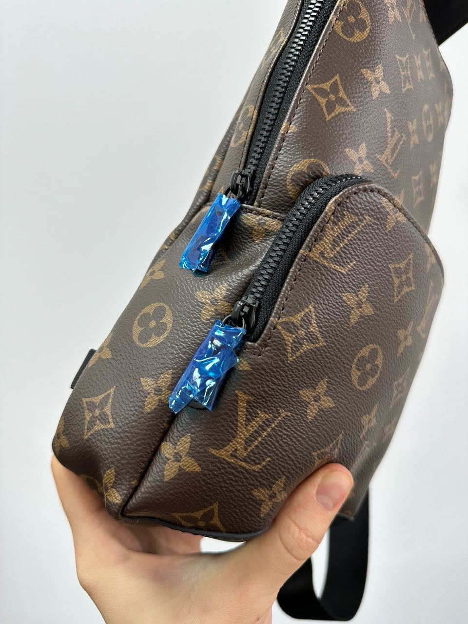 Louis Vuitton Avenue Slingbag Brown - 12