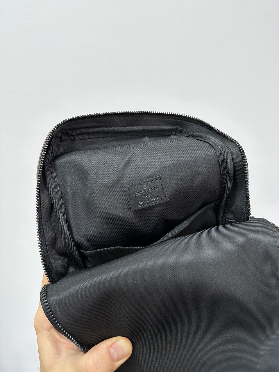 Louis Vuitton Avenue Slingbag Brown - 17