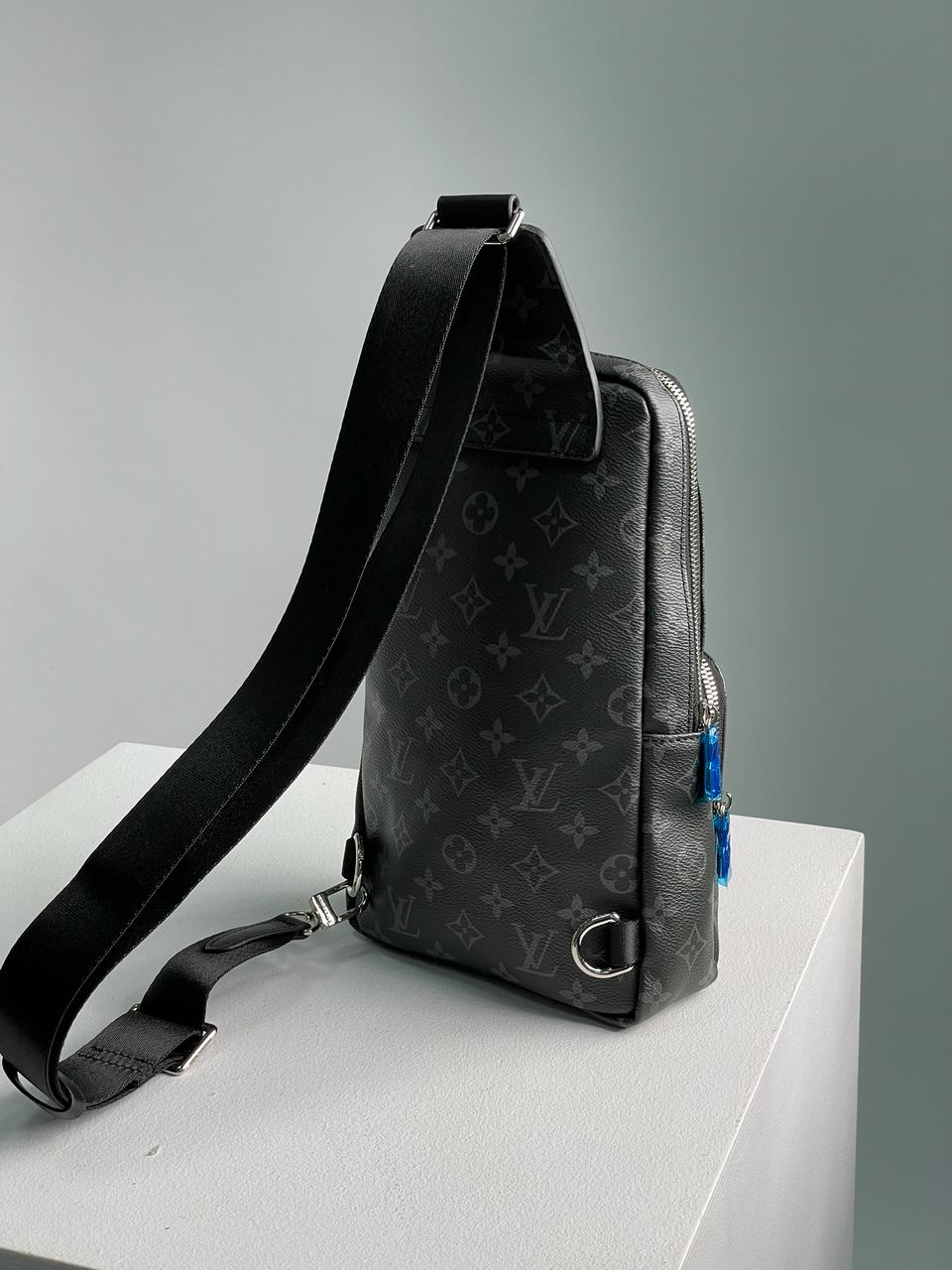 Louis Vuitton Avenue Slingbag Grey - 9