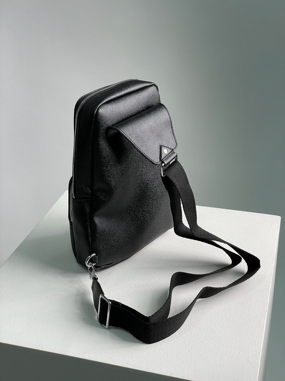 Louis Vuitton Avenue Slingbag NM Black/Silver - 8