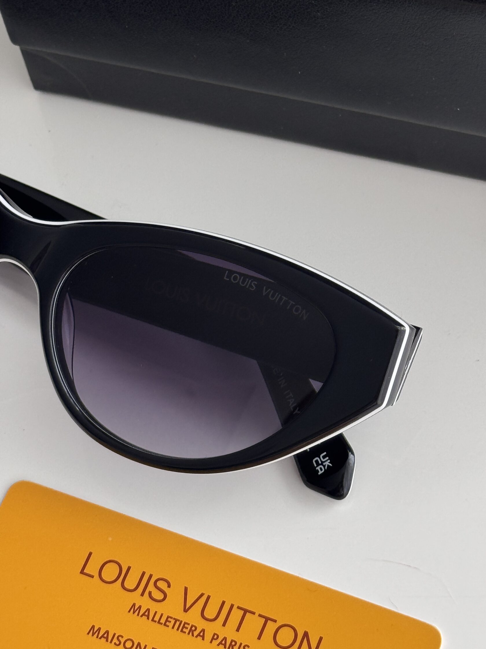 Louis Vuitton Black/Blue Z2686U - 4