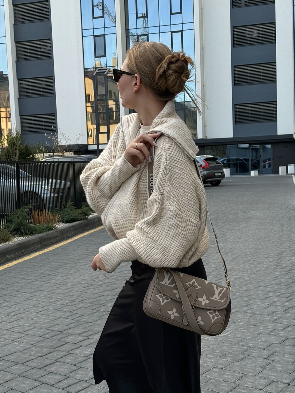 Louis Vuitton Diane Monogram Empreinte Leather Tourterelle / Creme - 11