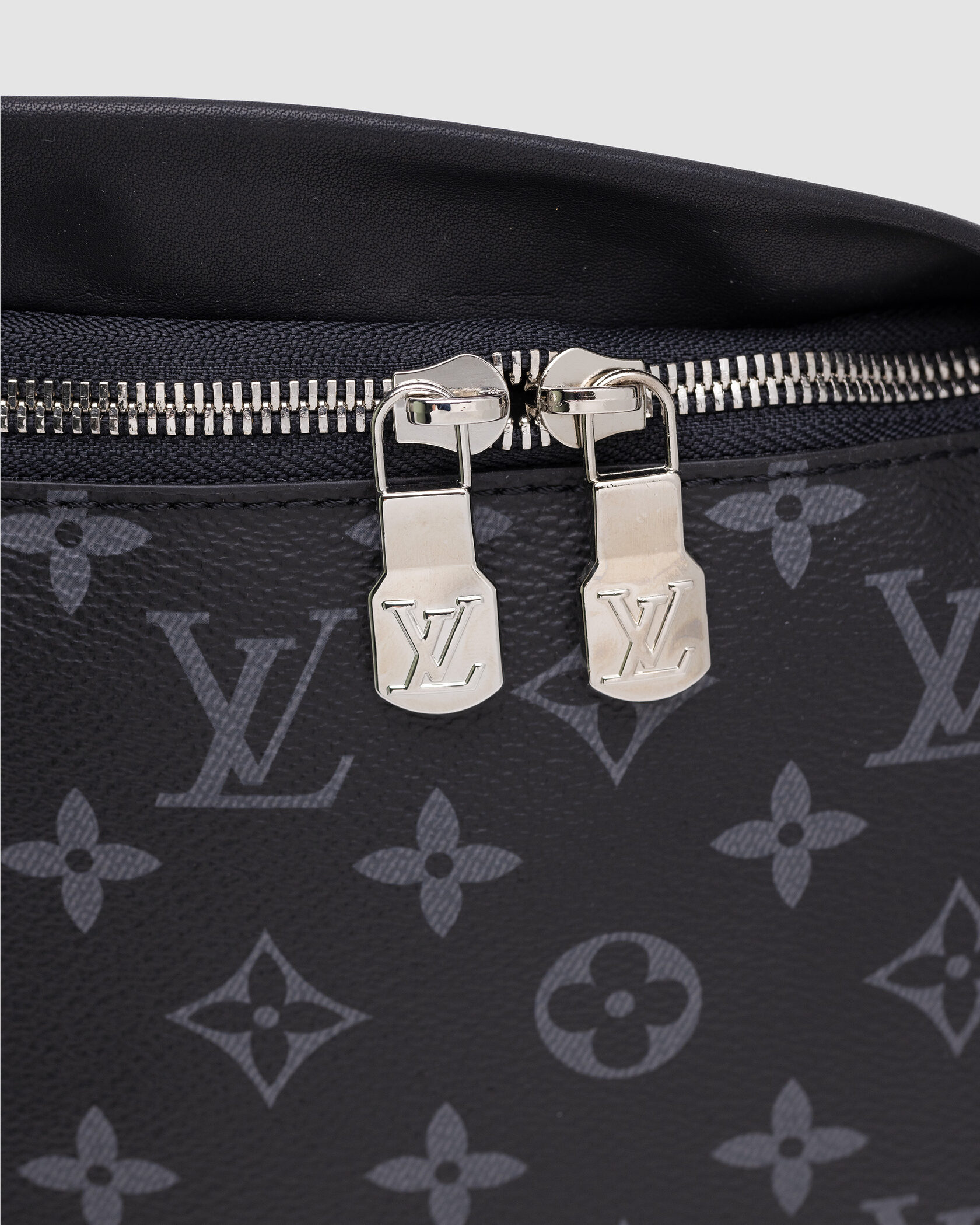 Louis Vuitton Discovery PM Bumbag Grey Canvas - 10
