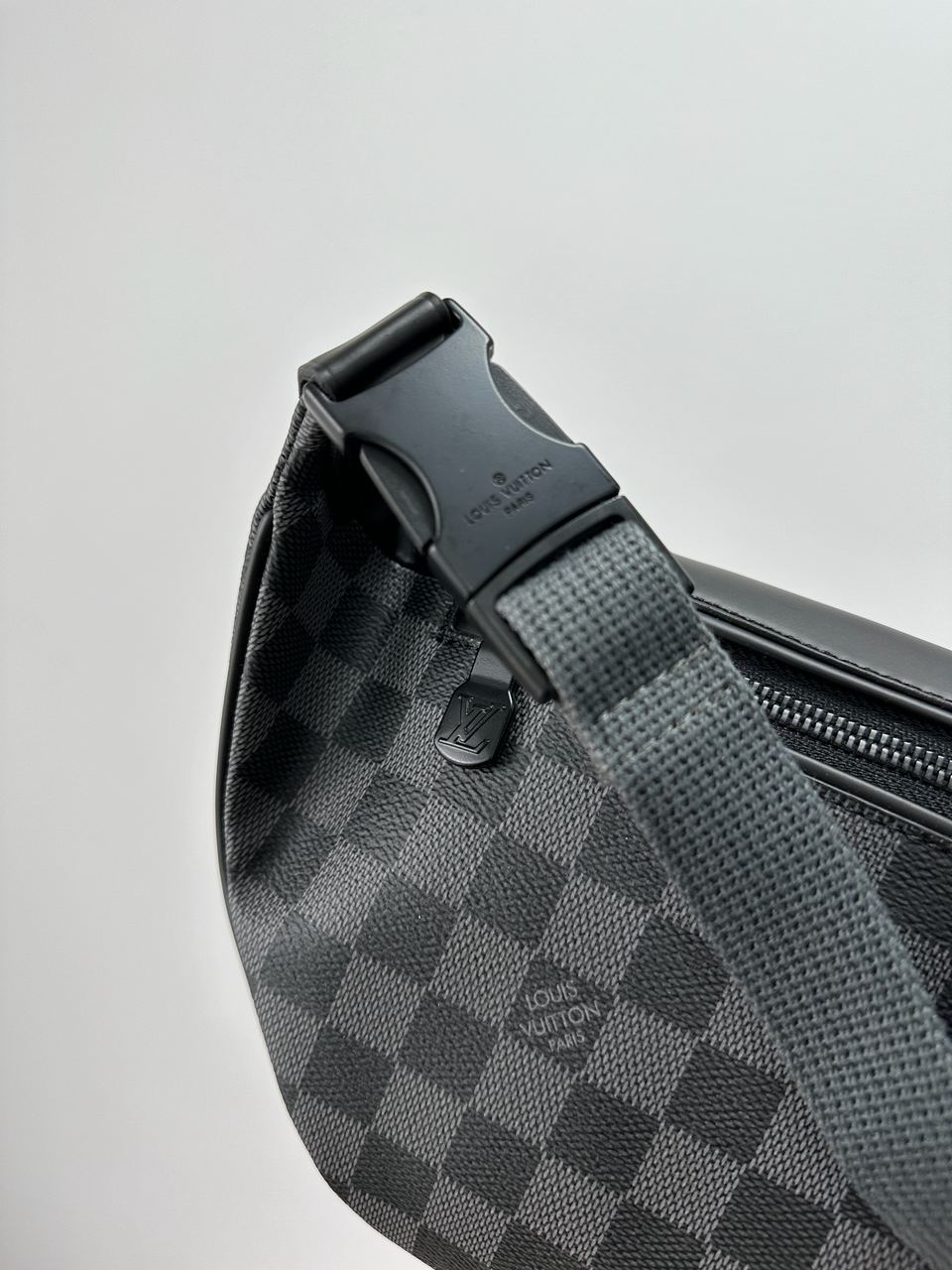 Louis Vuitton Discovery PM Bumbag Grey Chess Canvas - 10