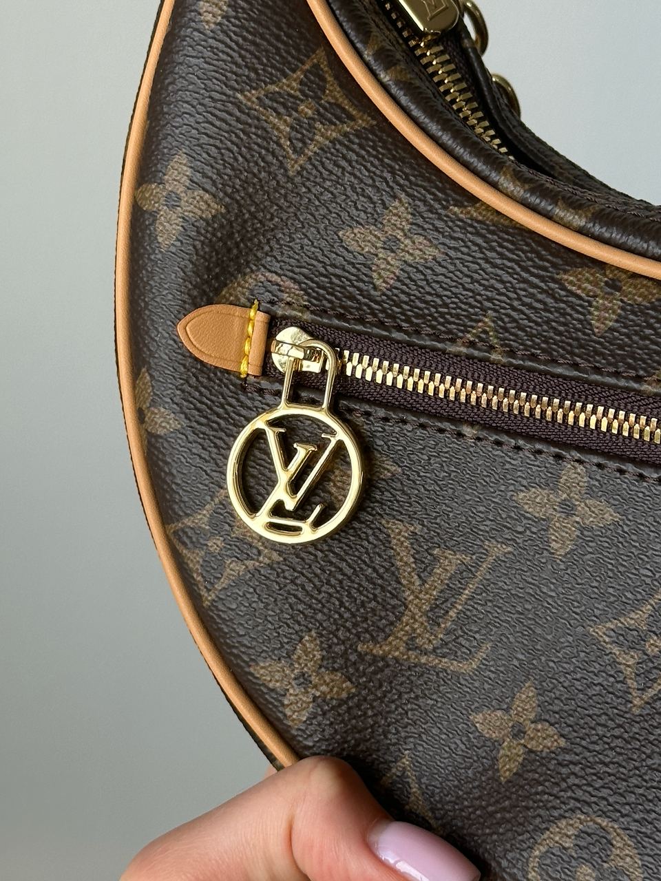 Louis Vuitton Loop Handbag Monogram Brown in Coated Canvas with Gold-tone - 4