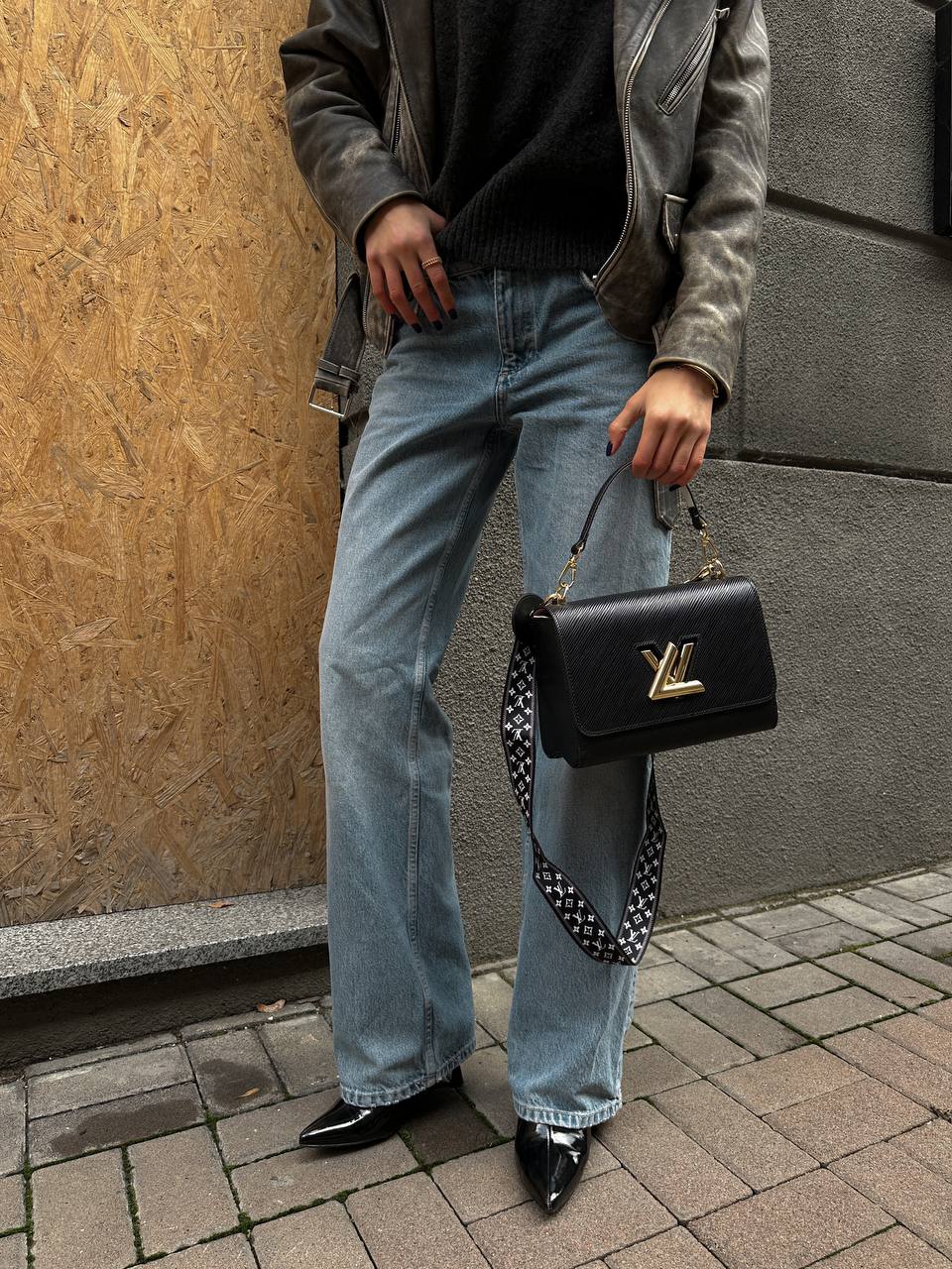 Louis Vuitton Medium Twist MM Epi Leather Black - 2