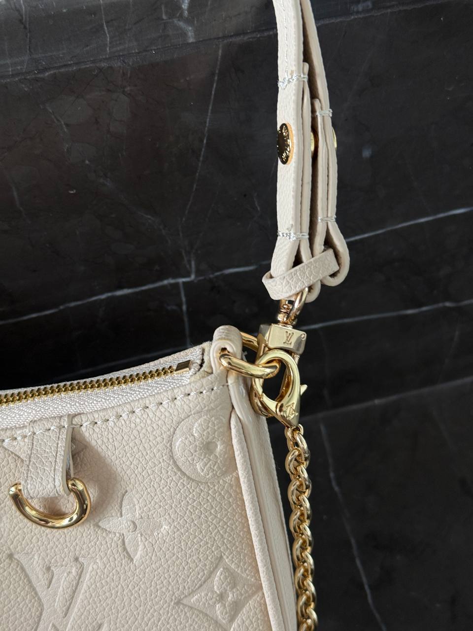 Louis Vuitton Mini Pochette Beige/Gold - 10