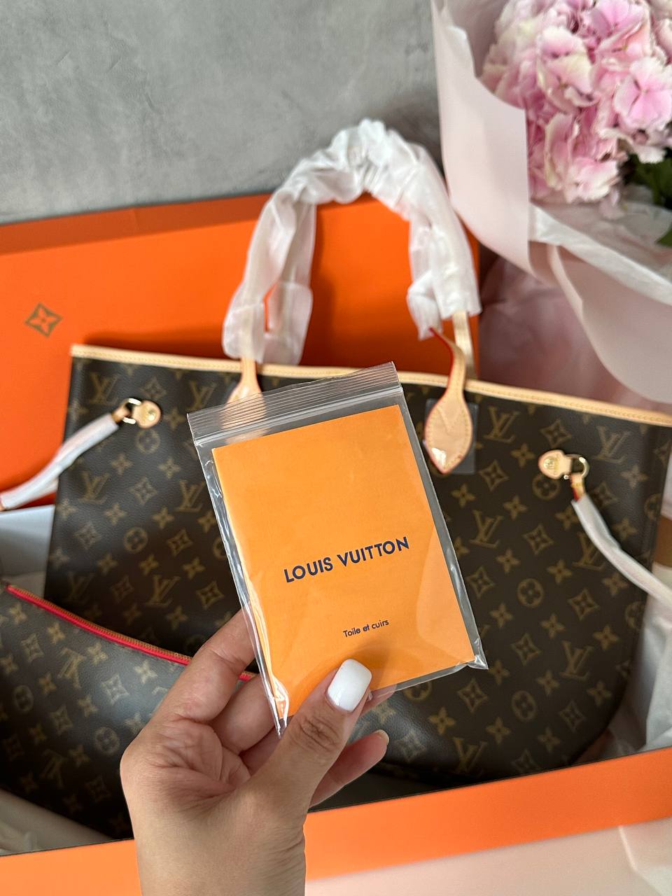 Louis Vuitton Neverfull MM Monogram Canvas - 3