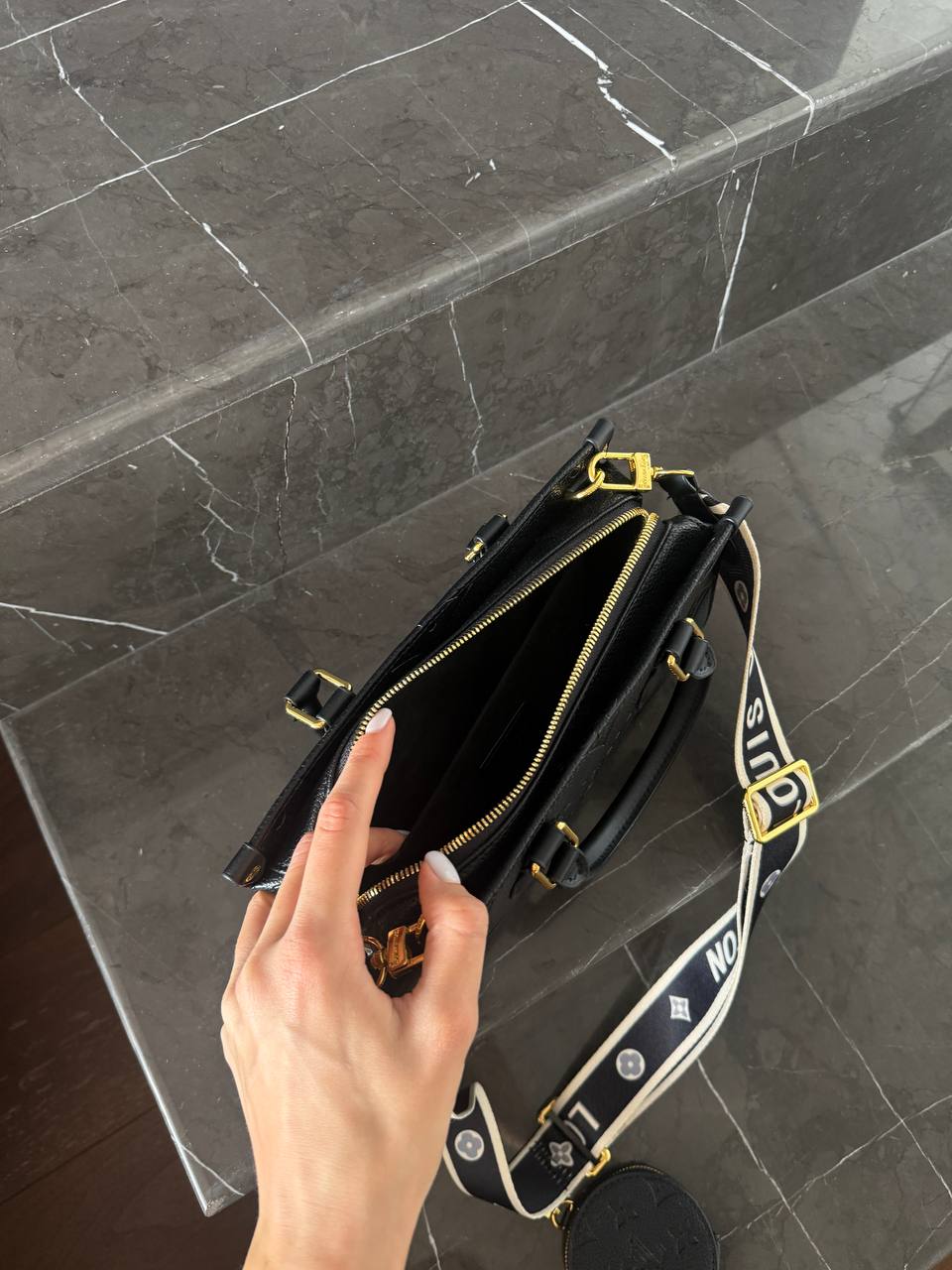 Louis Vuitton OnTheGo PM handbag in black Monogram Empreinte leather - 12