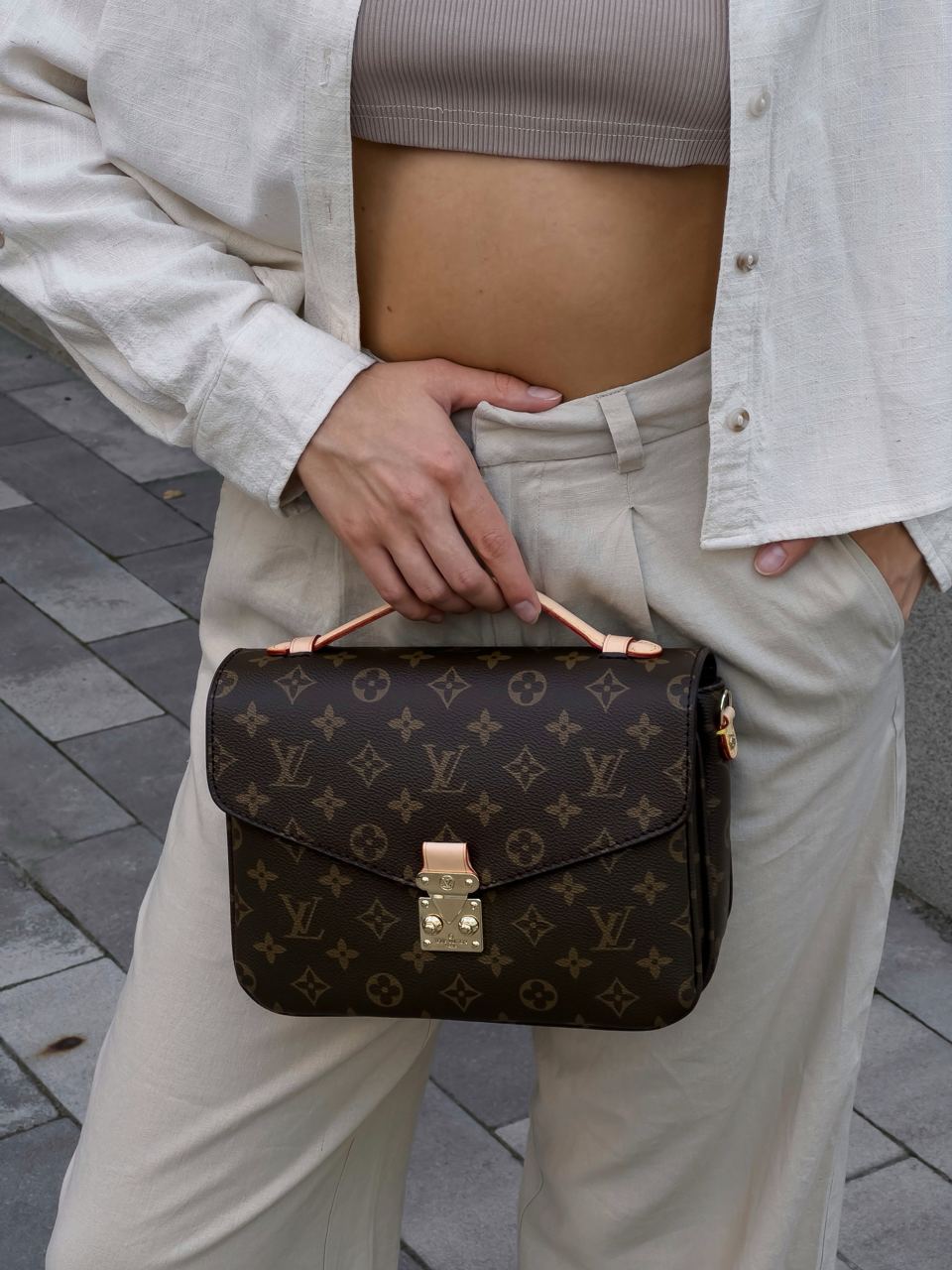 Louis Vuitton Pochette Métis Brown Monogram Coated Canvas Gold - 3