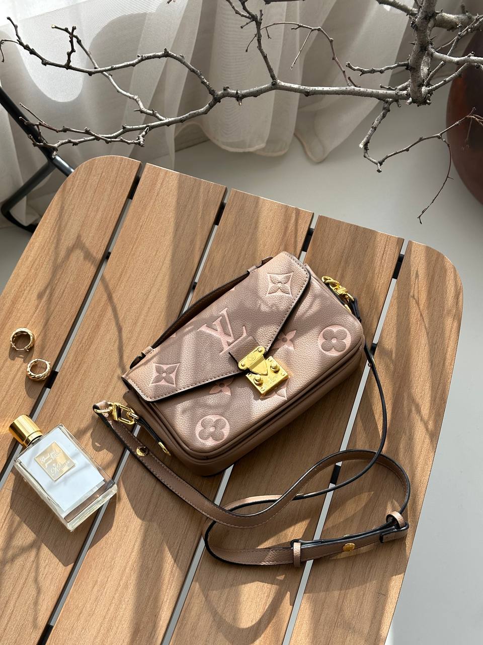 Louis Vuitton Pochette Métis East West Bag Beige - 2