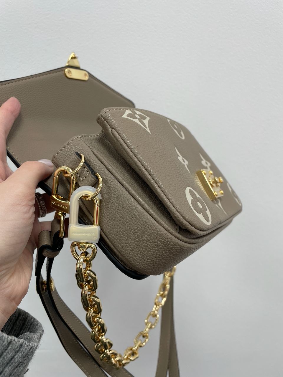 Louis Vuitton Pochette M?tis East West Bag Beige - 11