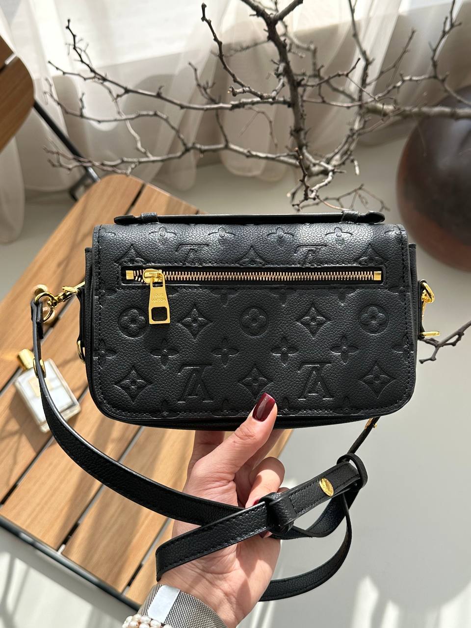 Louis Vuitton Pochette Métis In Black Empreinte leather - 4