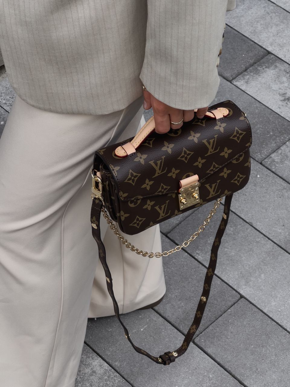 Louis Vuitton Pochette Metis East West - 10