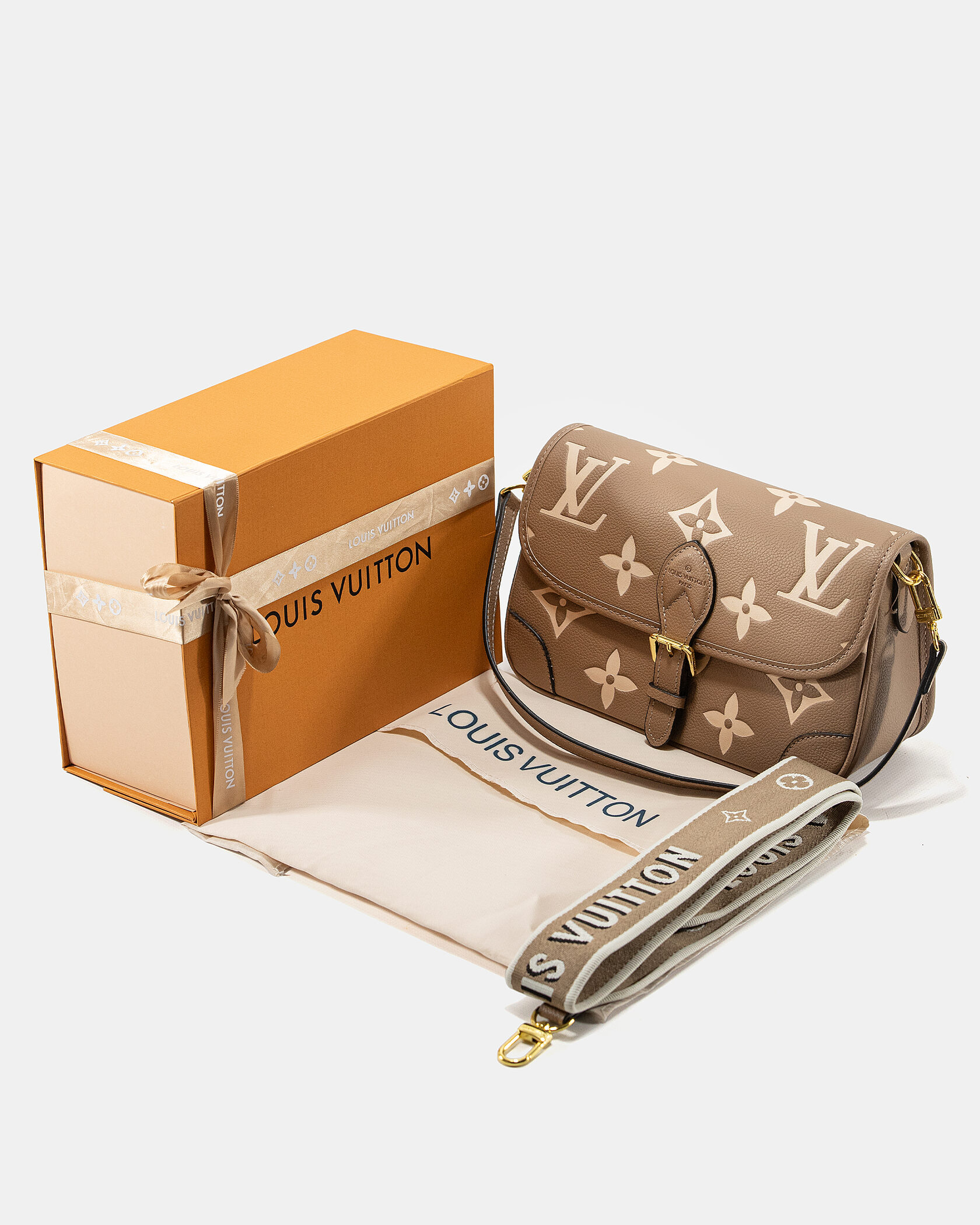 Louis Vuitton Pochette Metis in Taupe Monogram Empreinte Leather - 2