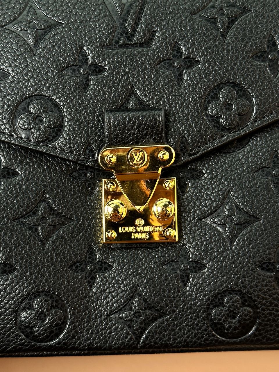 Louis Vuitton Pochette Metis Monogram Black - 8