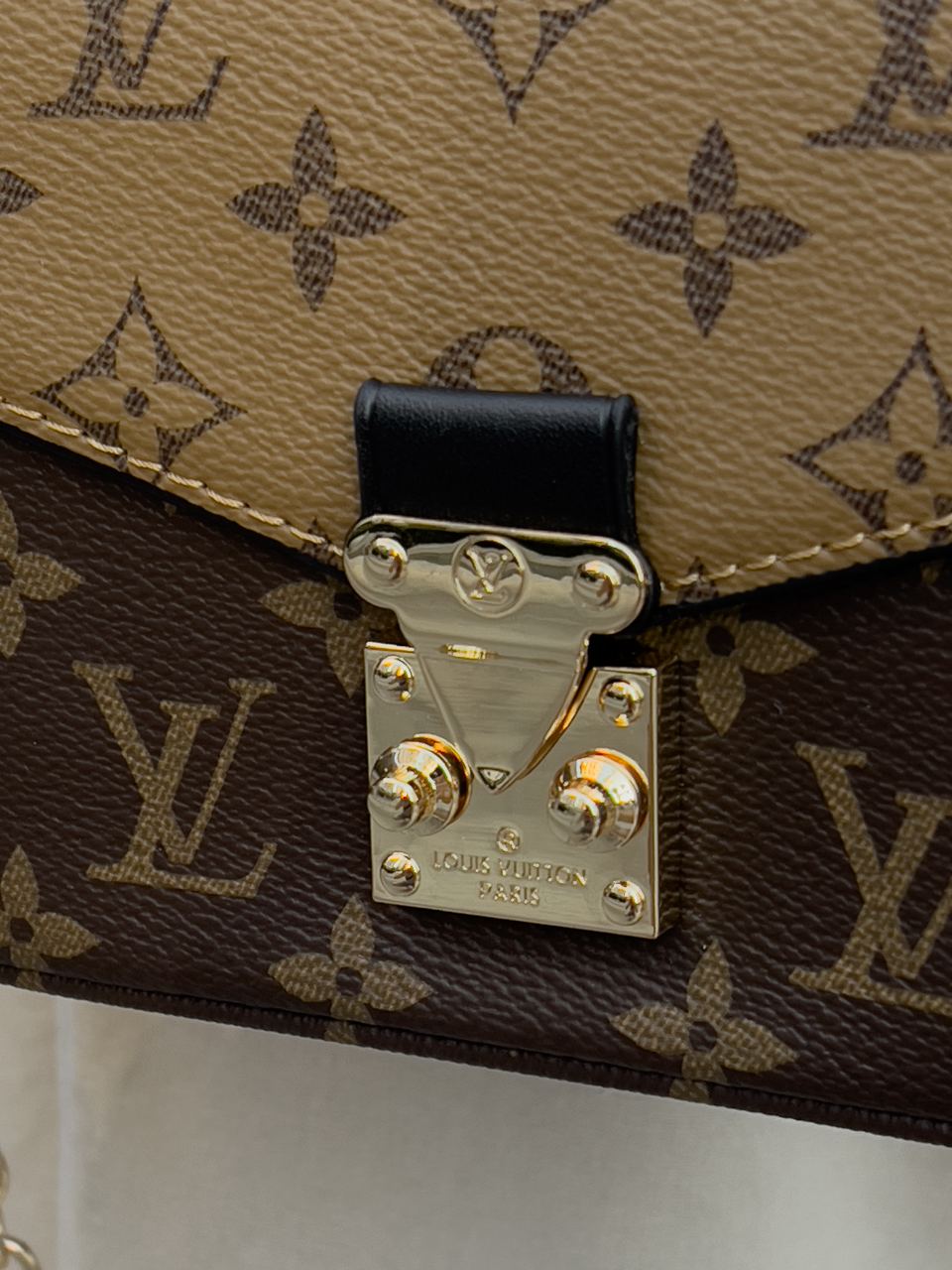 Louis Vuitton Pochette Metis - 18