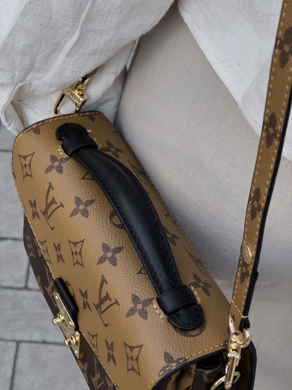 Louis Vuitton Pochette Metis - 21