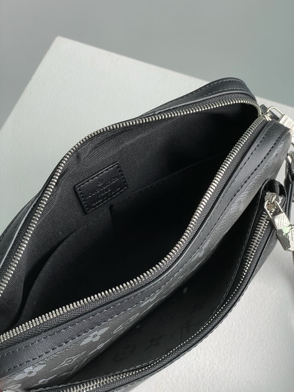 Louis Vuitton Trio Messenger Grey/Blue - 19