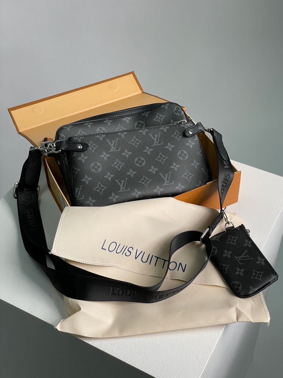 Louis Vuitton Trio Messenger Grey/Blue - 2