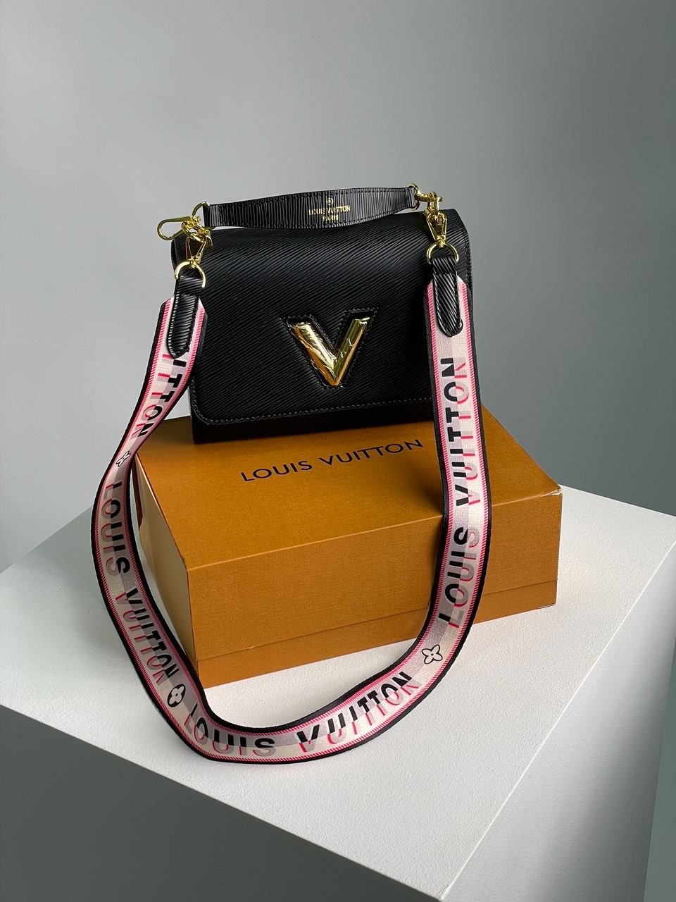 Louis Vuitton Twist MM Bag Black/Gold - 2