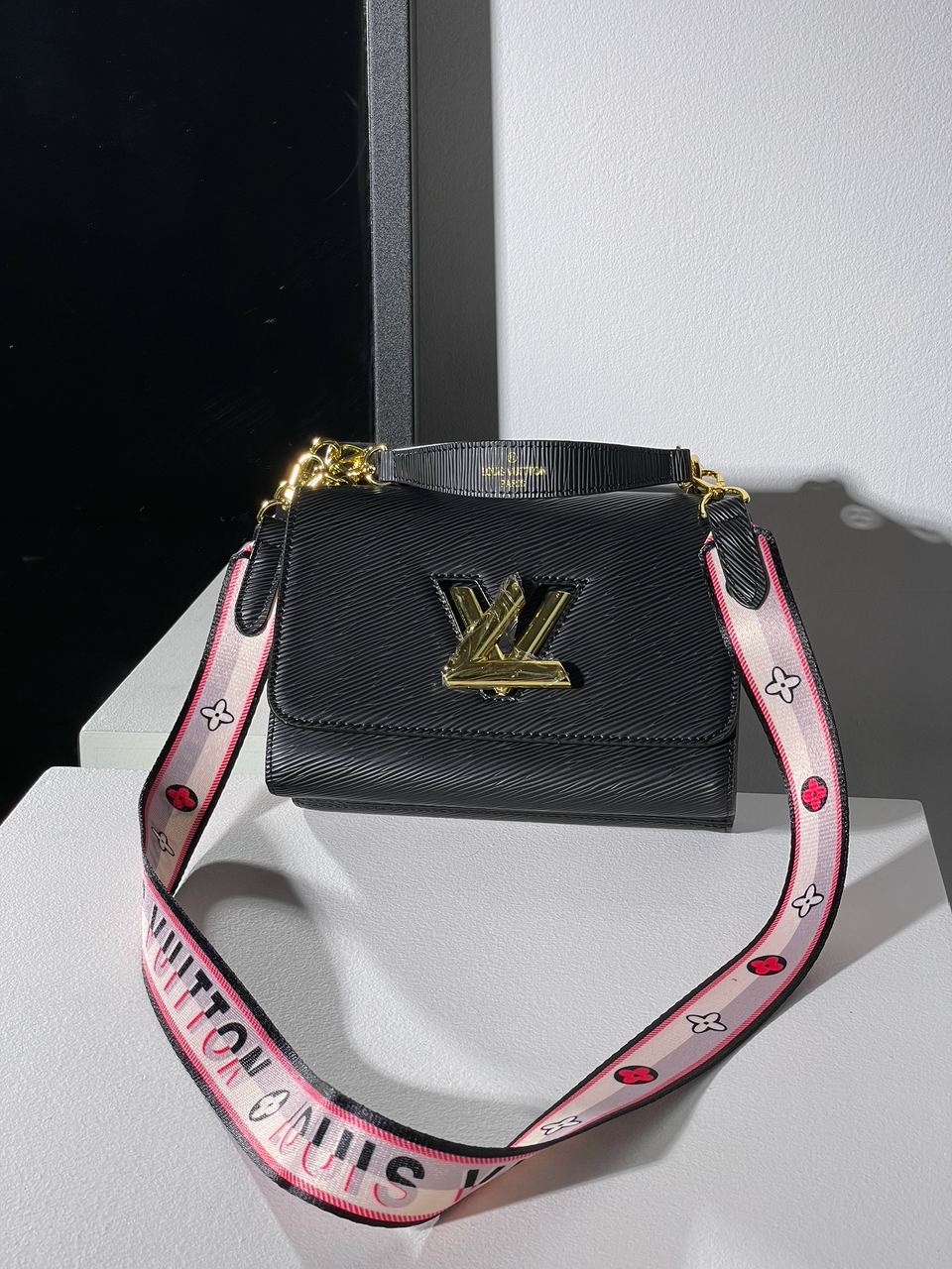 Louis Vuitton Twist MM Bag Black/Gold - 3