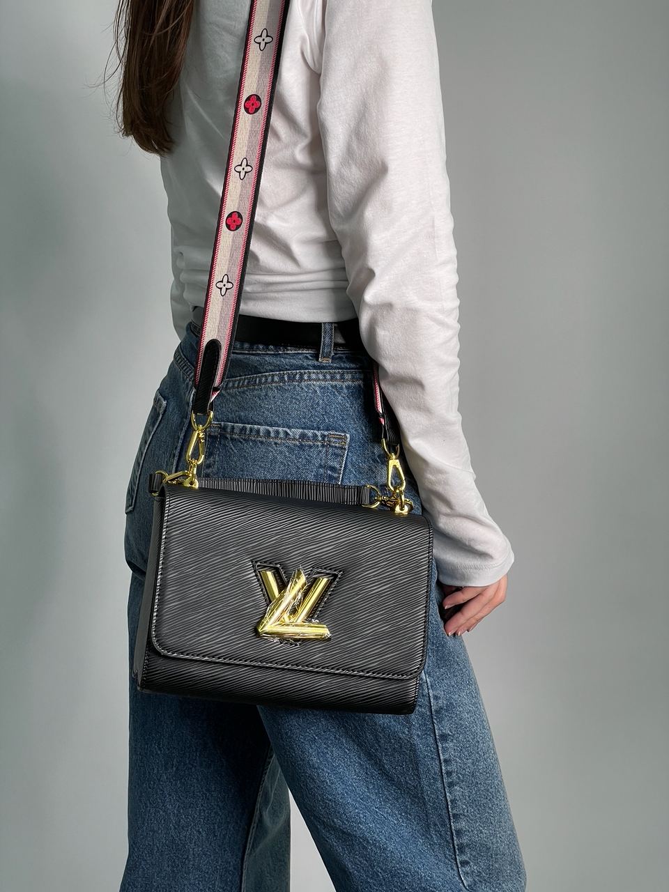 Louis Vuitton Twist MM Bag Black/Gold - 5