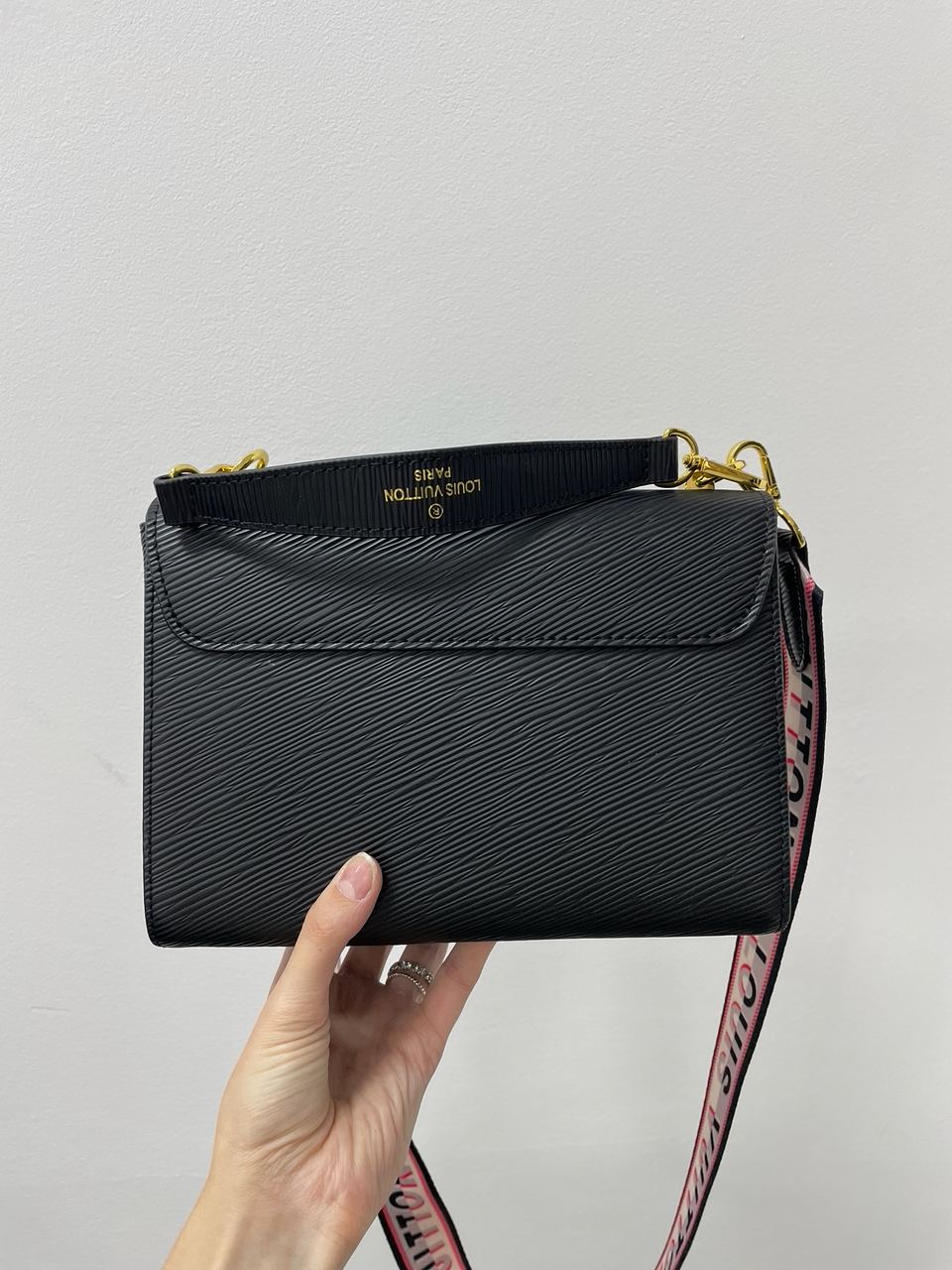 Louis Vuitton Twist MM Bag Black/Gold - 9