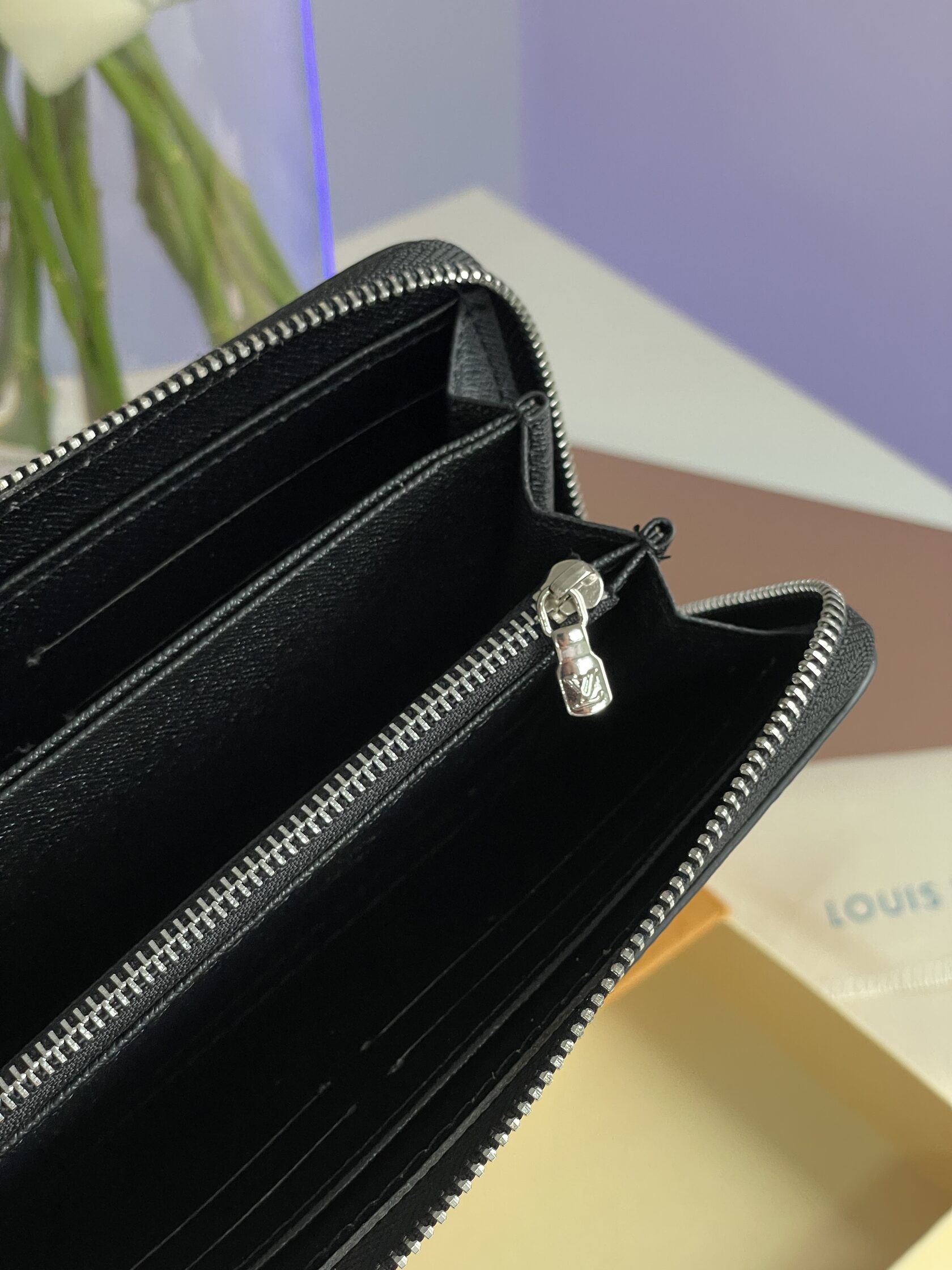Louis Vuitton Zippy Wallet Damier Black Embossed Leather - 13