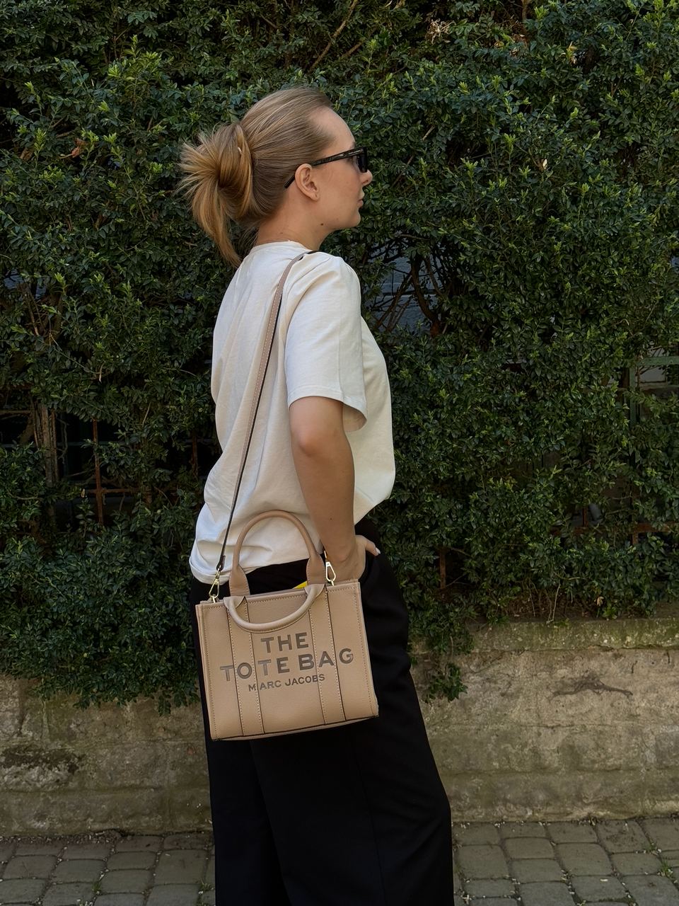 Marc Jacobs The Leather Small Tote Bag Beige - 12