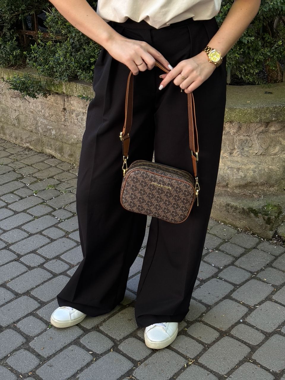 Michael Kors Camera Bag Brown - 14