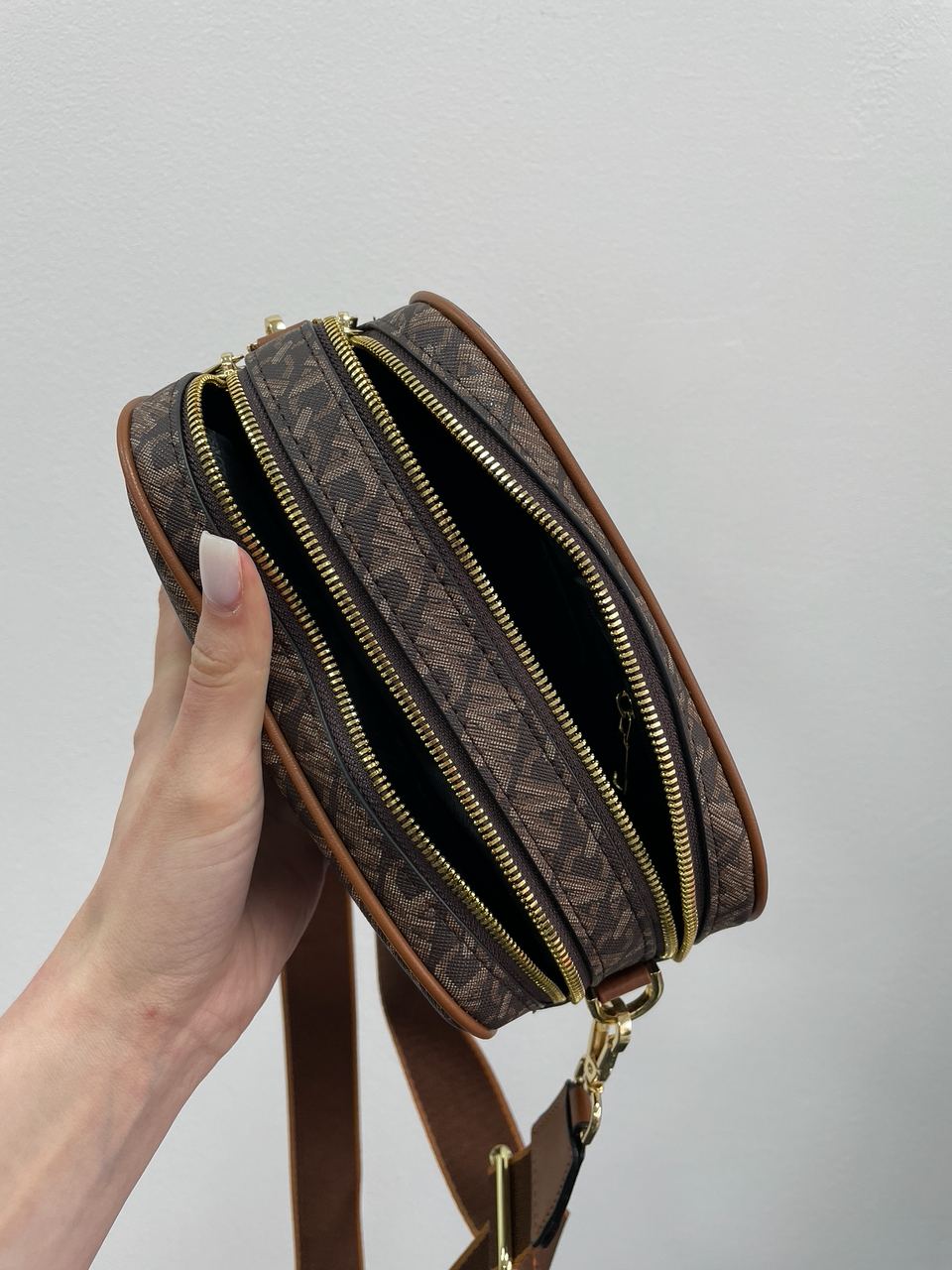 Michael Kors Camera Bag Brown - 26