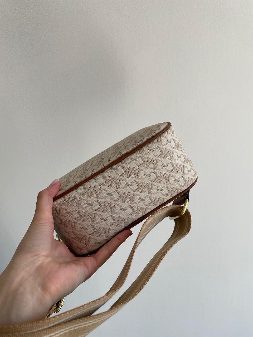 Michael Kors Camera Bag Ivory - 24