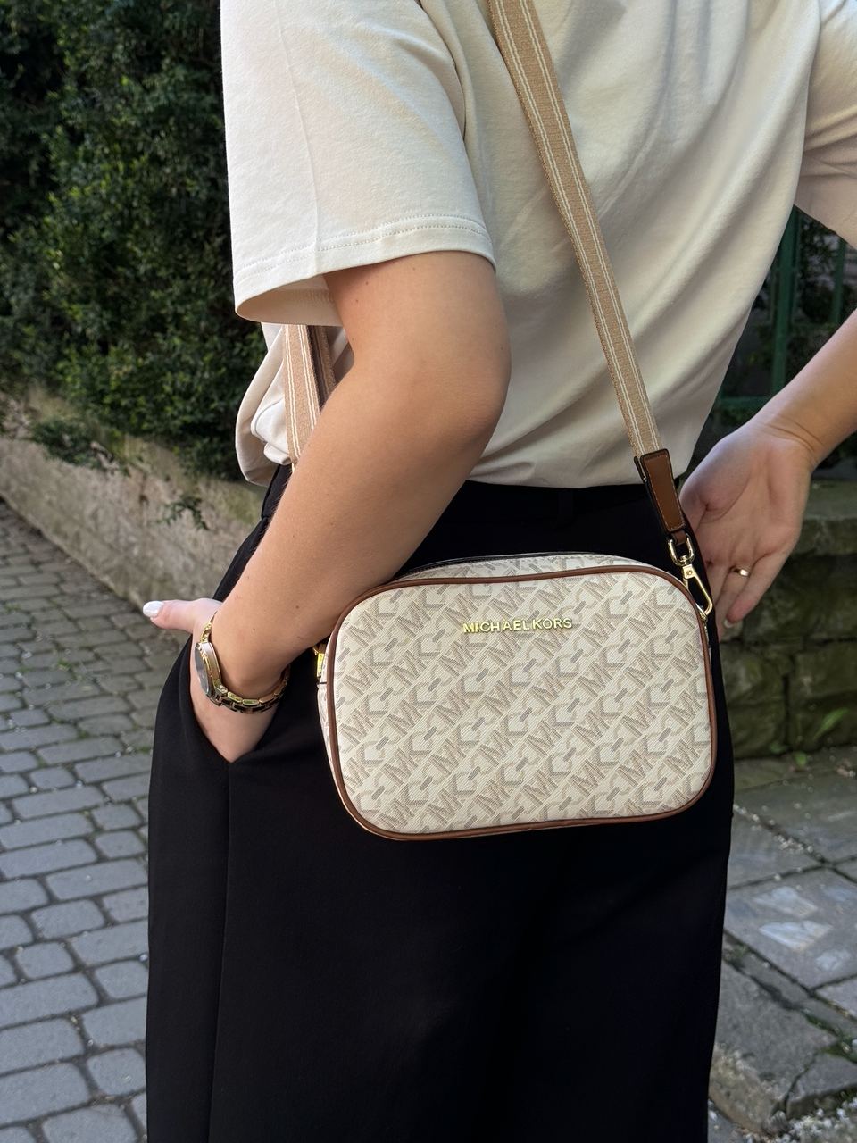 Michael Kors Camera Bag Ivory - 9