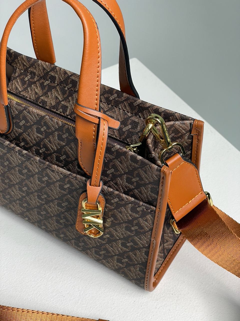 Michael Kors GIGI LG Grab Tote Brown - 17