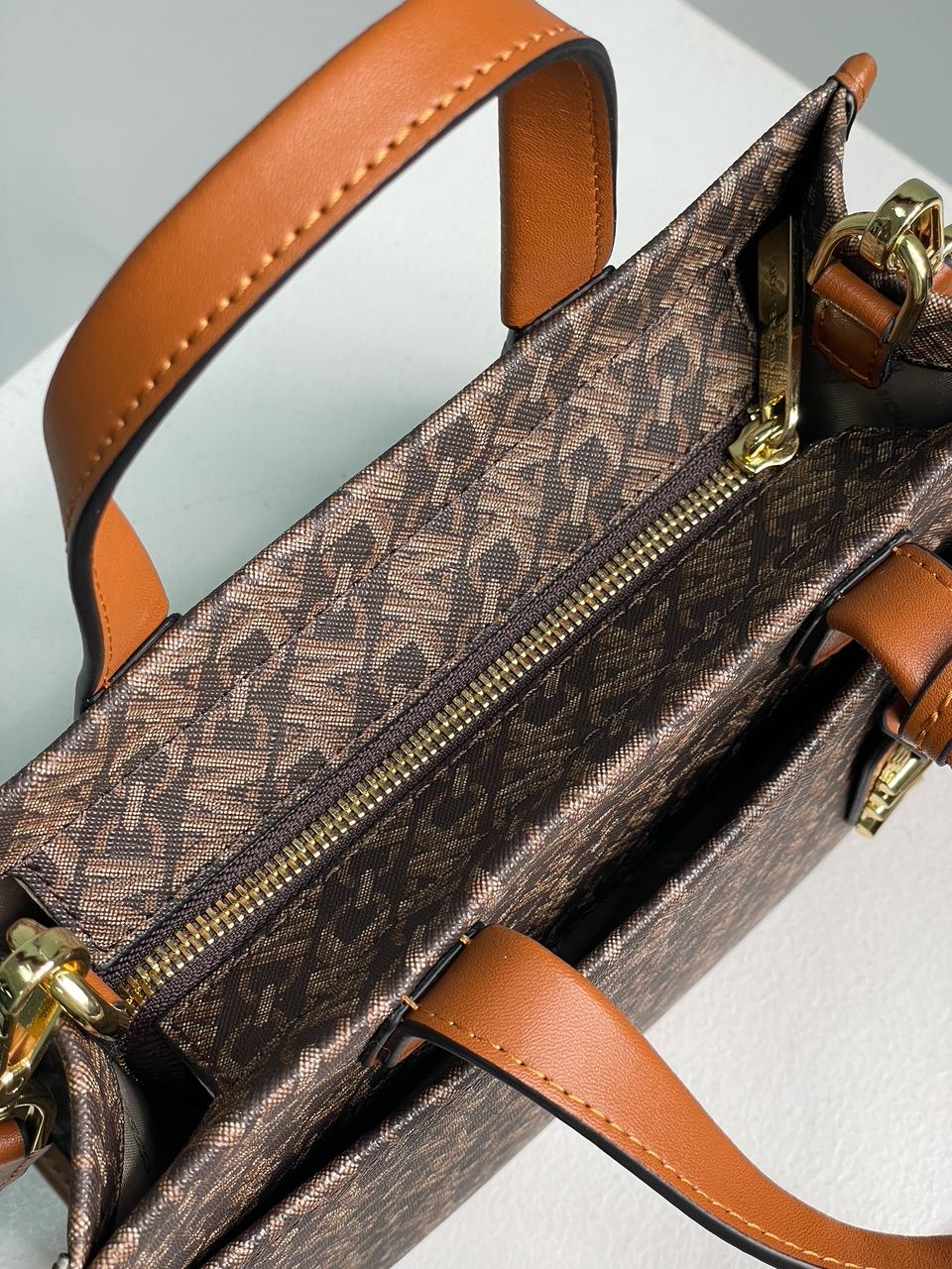 Michael Kors GIGI LG Grab Tote Brown - 23